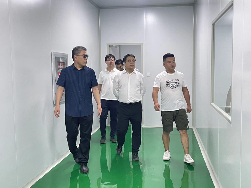 石嘴山市惠農區(qū)委副書記、區(qū)長馬仲武 蒞臨寧夏興康恒潤農業(yè)科技發(fā)展有限公司指導工作